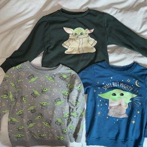 3 baby Yoda sweaters 💚